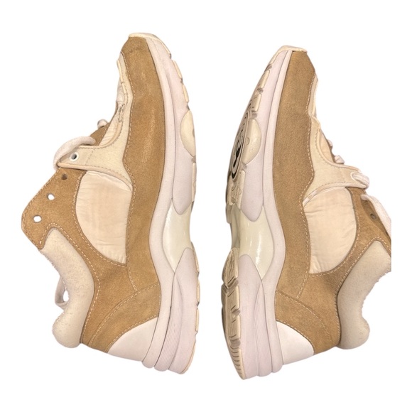 CHANEL sneakers women’s size 38 USA size is 7.5 made in Italy - Picture 8 of 15